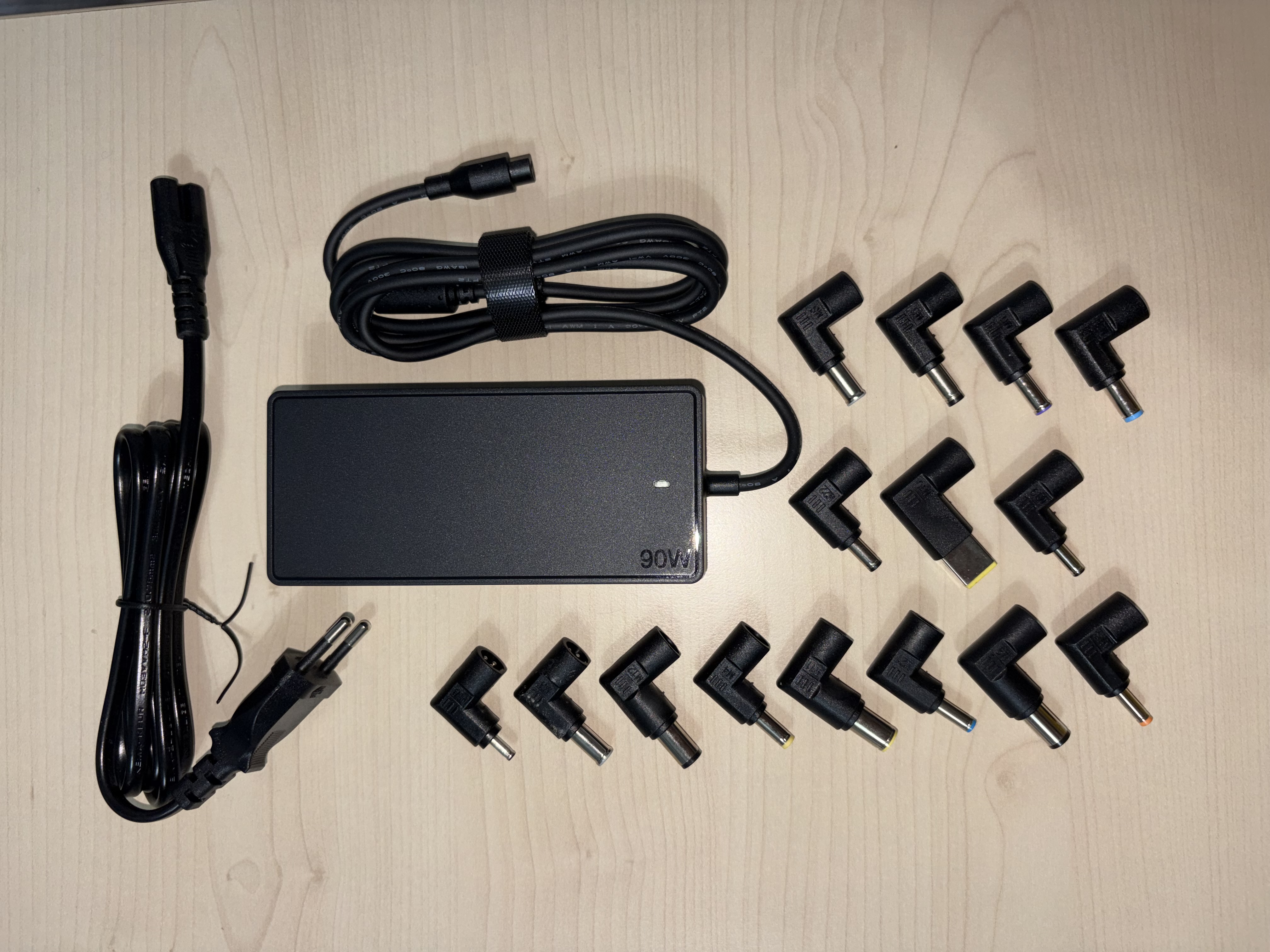 Chargeur PC Universel 90W NeUe Dawn